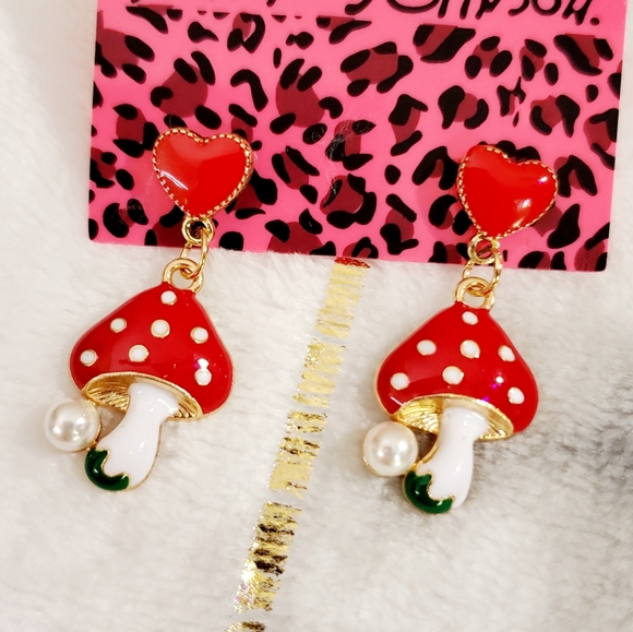 Gold plated mushroom heart earrings - Picture 3 of 10
